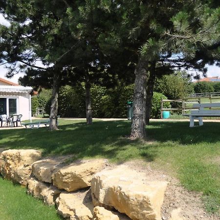 Hotel Le Chatard Sarcey Esterno foto