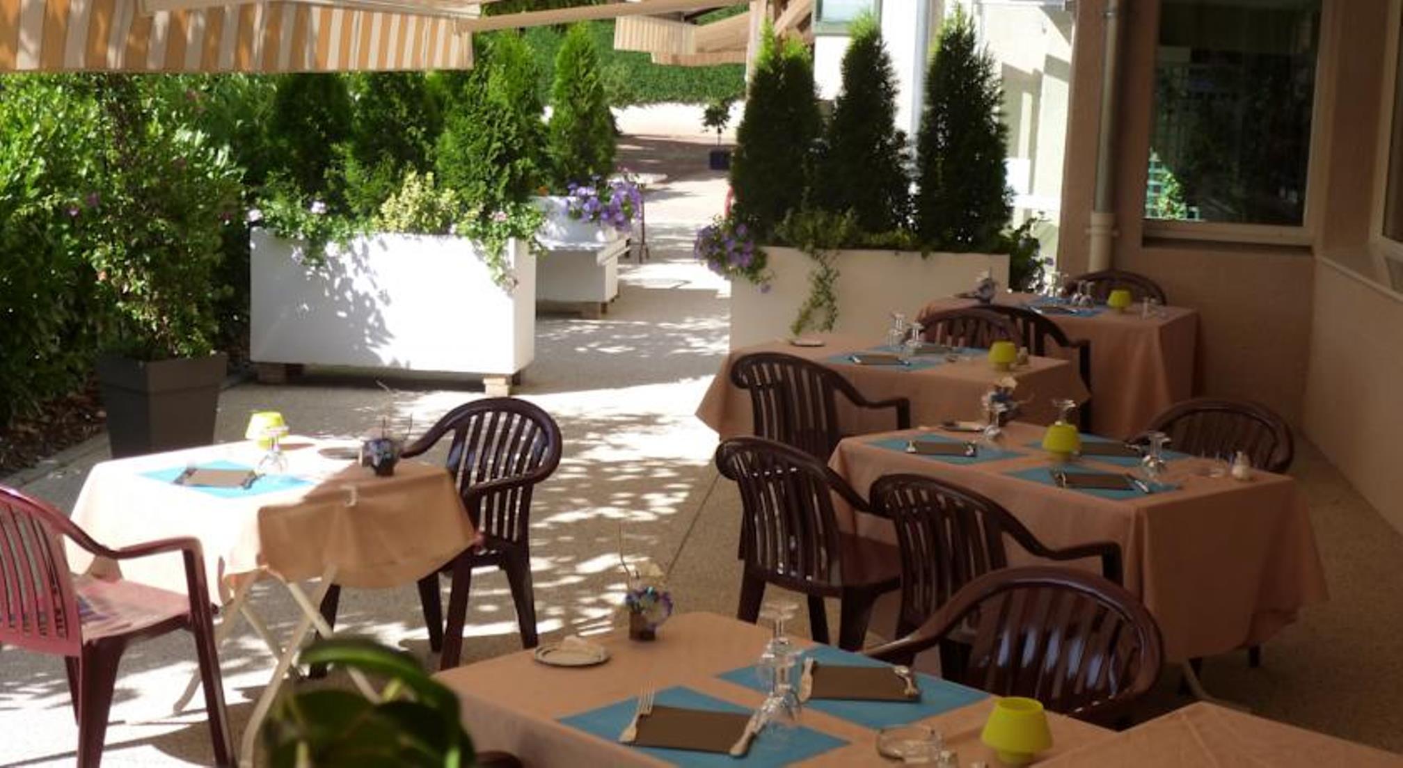 Hotel Le Chatard Sarcey Esterno foto