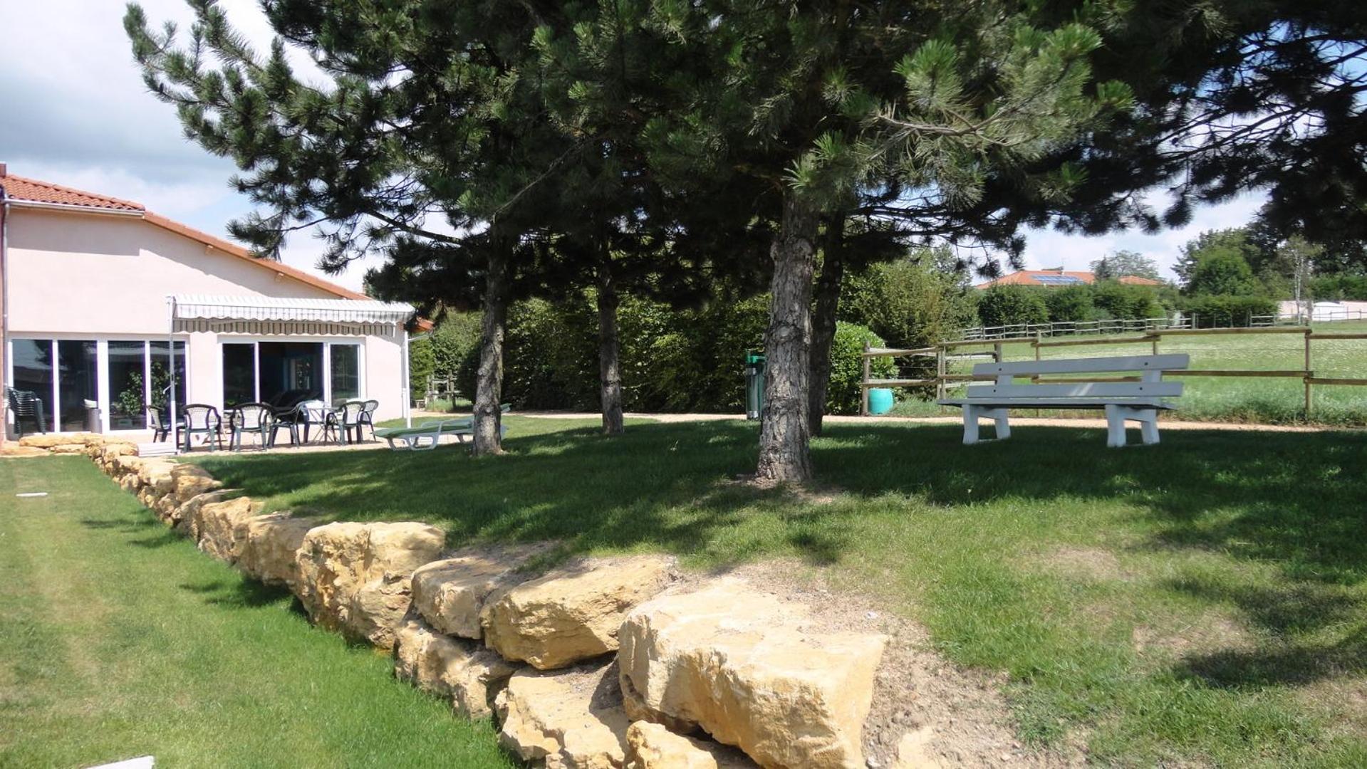 Hotel Le Chatard Sarcey Esterno foto