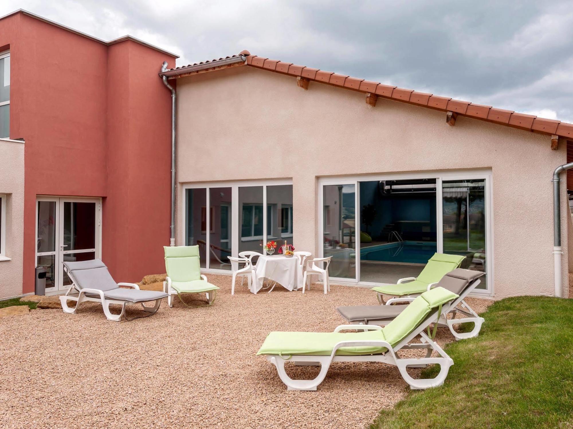 Hotel Le Chatard Sarcey Esterno foto