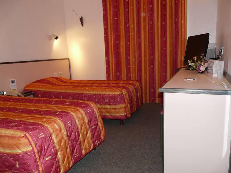 Hotel Le Chatard Sarcey Esterno foto